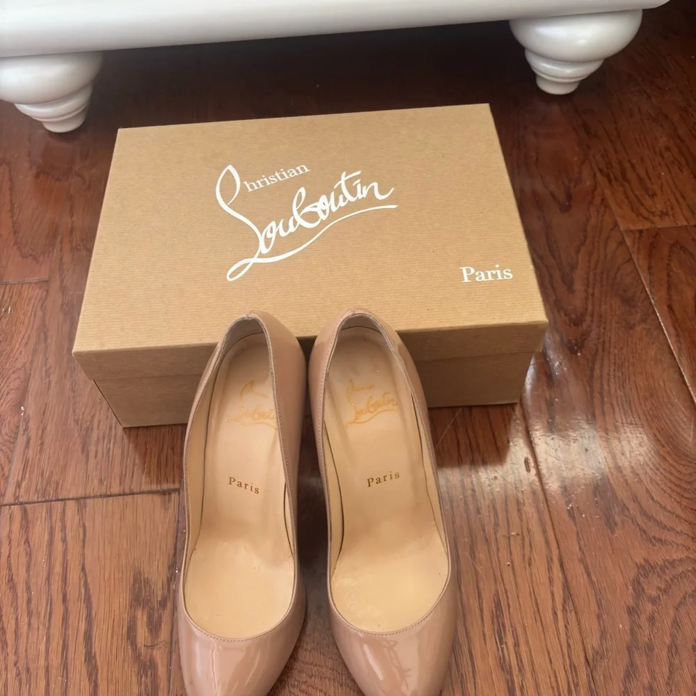 Christian Louboutin Nude Patent Pointed-Toe Pumps with Red Soles. Authentic!!! - Picture 2 of 5